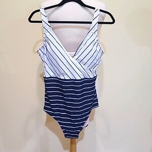 NWT Kona Sol Women's Striped V-Neck Full Coverage One Piece Swimsuit size Large